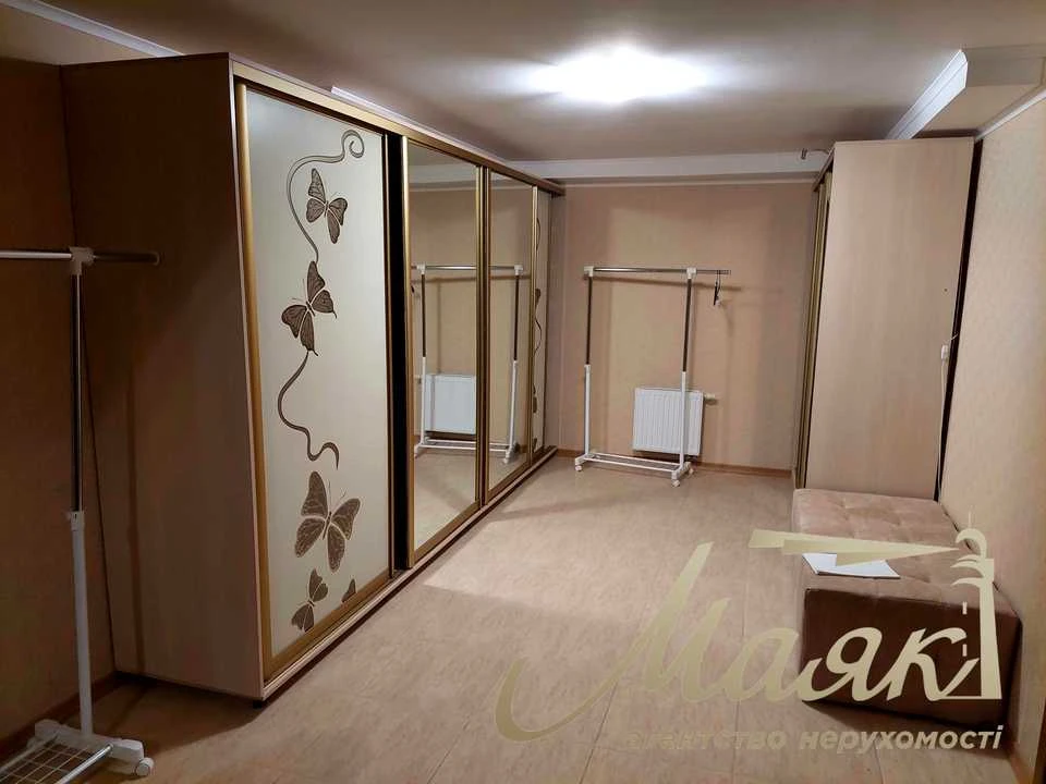 Будинок. Київ, Центральна вул.