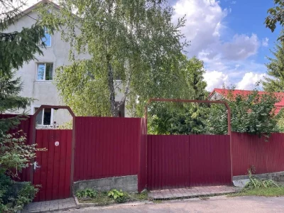 Продажа трехэтажного дома с участком. Киев