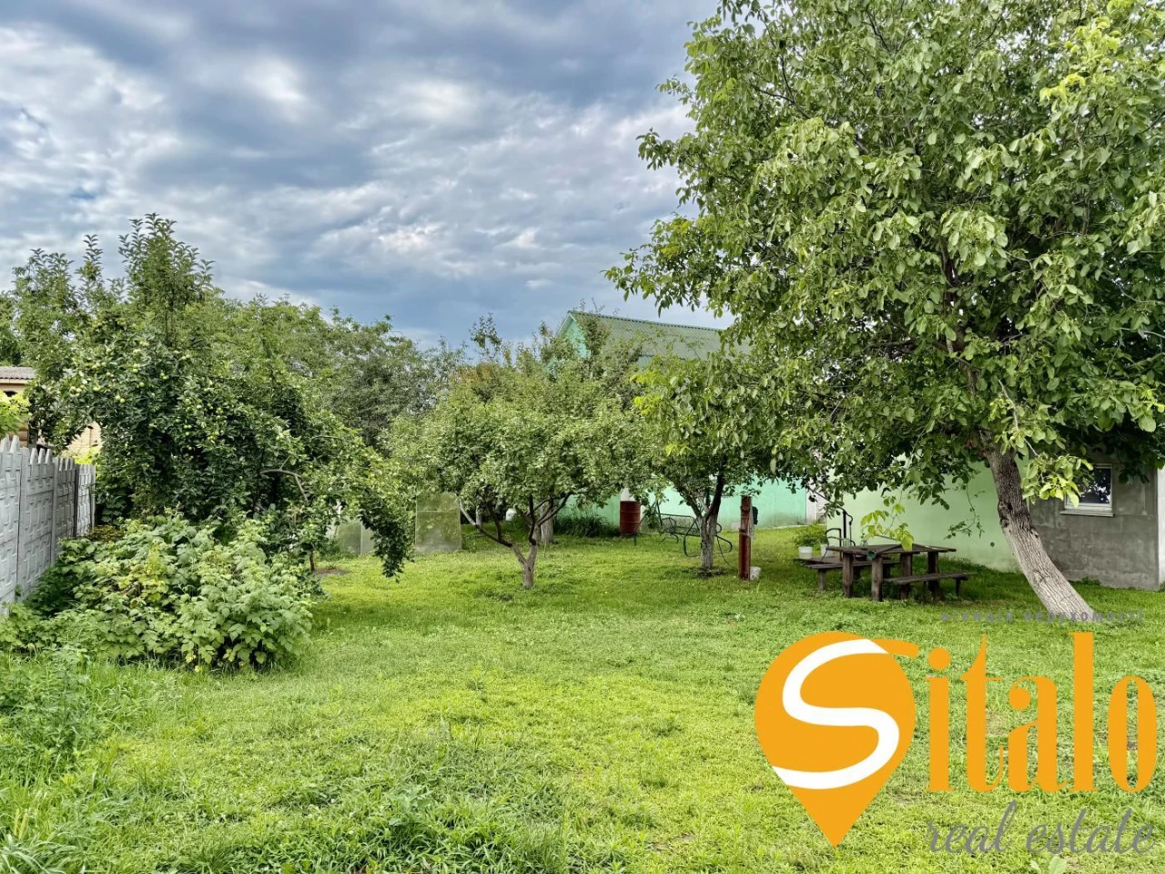 Продаж земельної ділянки вул. Садова (Осокорки) в Києві / W-