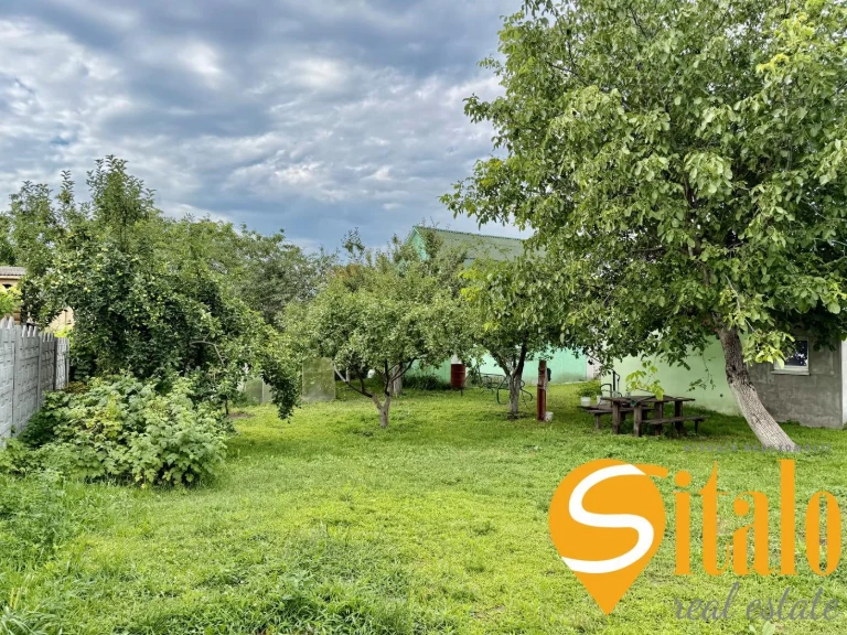 Продаж земельної ділянки вул. Садова (Осокорки) в Києві / W-