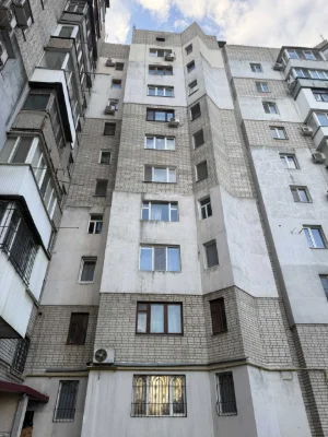 У продажу простора 4-кімнатна квартира в цегляному будинку н