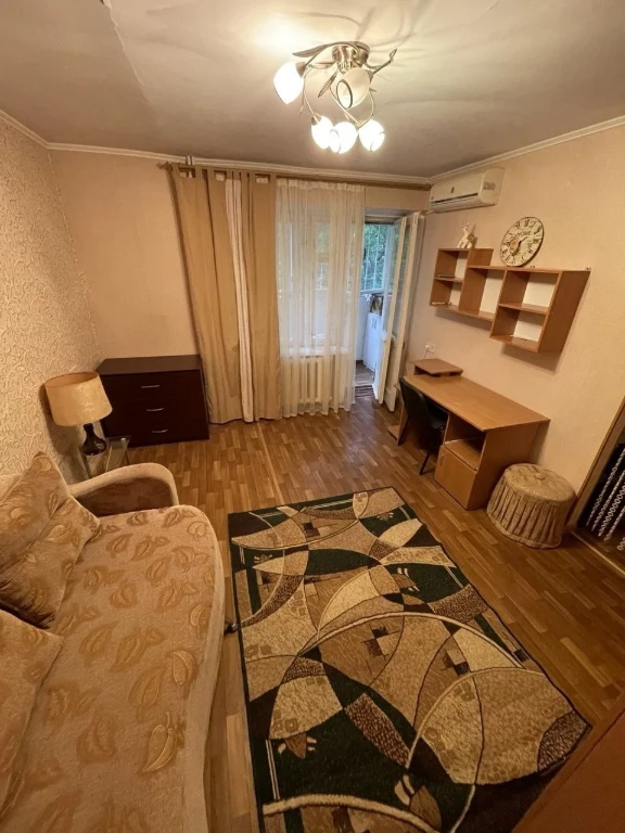 Продам 1 комнатную квартиру возле Киевского рынка  низкий эт