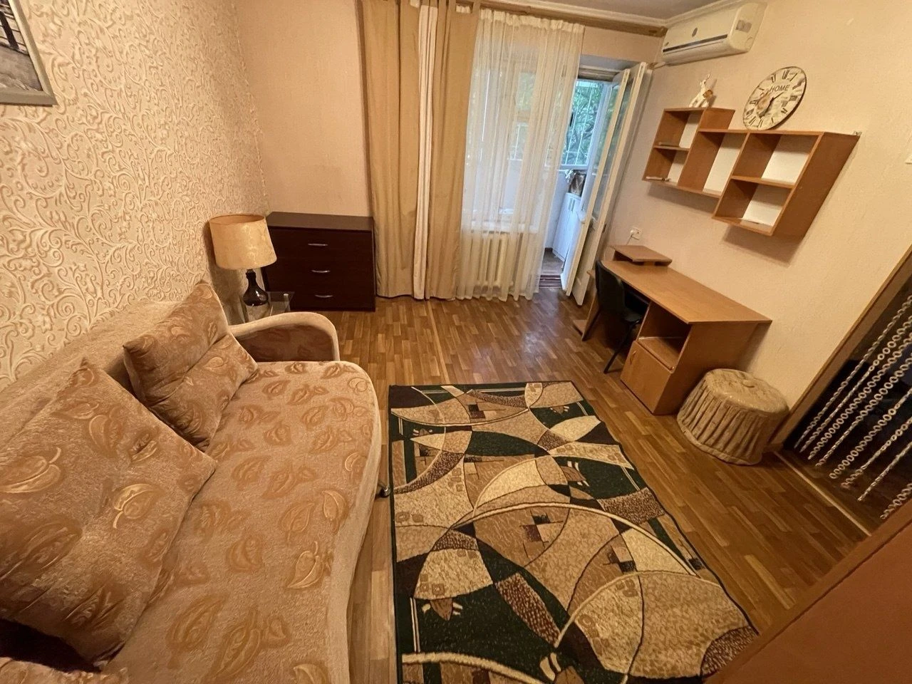 Продам 1 комнатную квартиру возле Киевского рынка  низкий эт