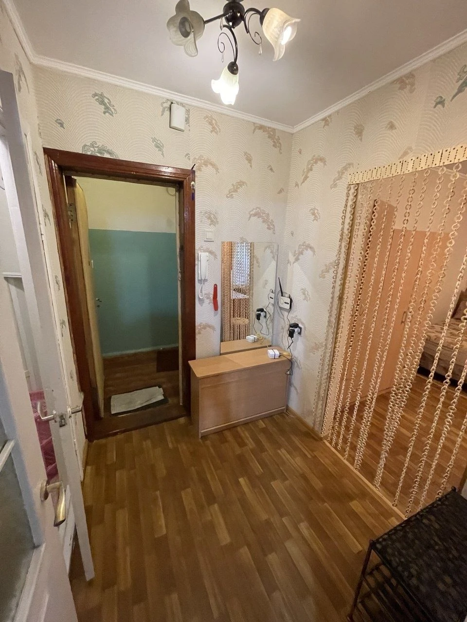 Продам 1 комнатную квартиру возле Киевского рынка  низкий эт