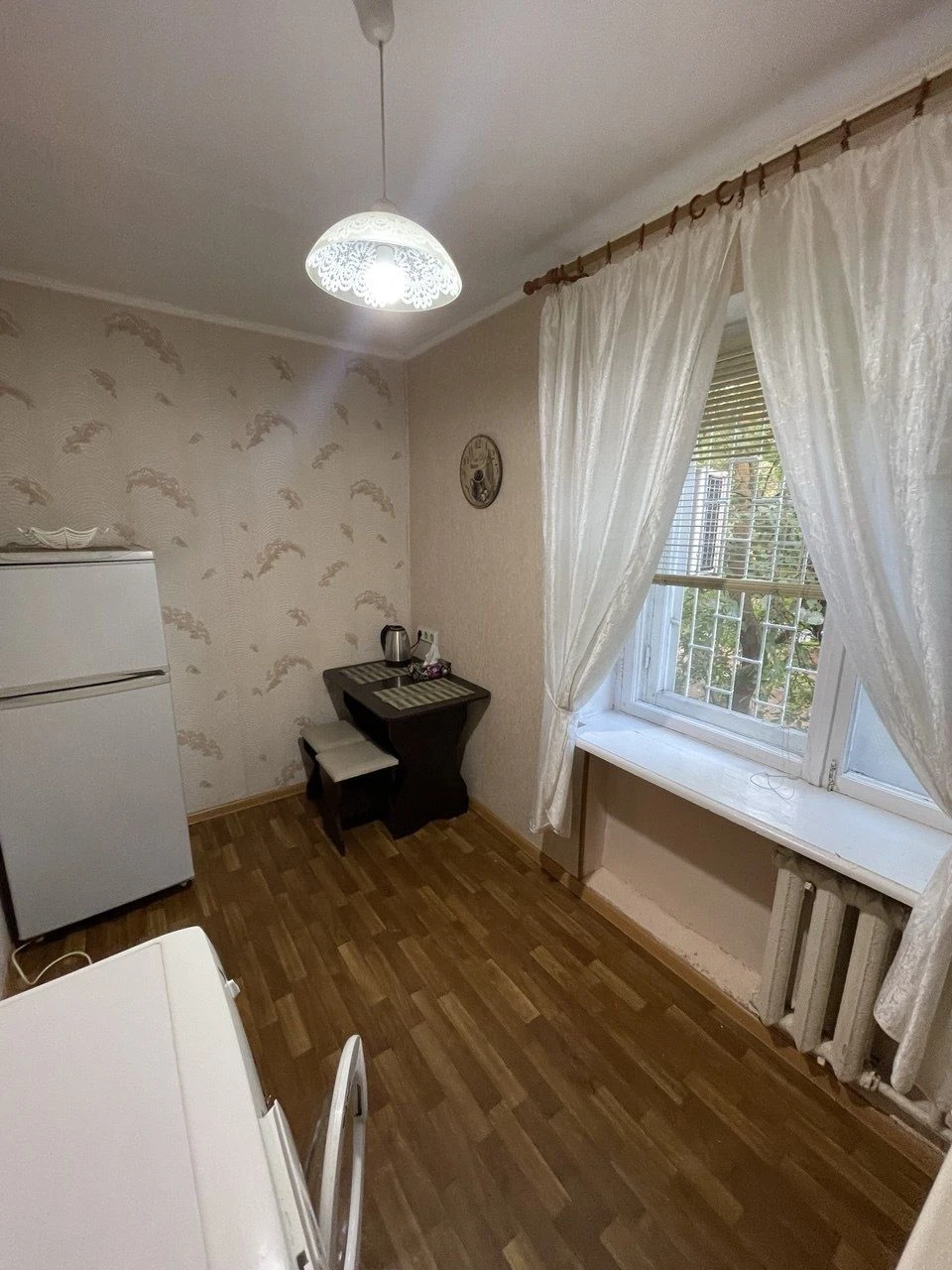 Продам 1 комнатную квартиру возле Киевского рынка  низкий эт