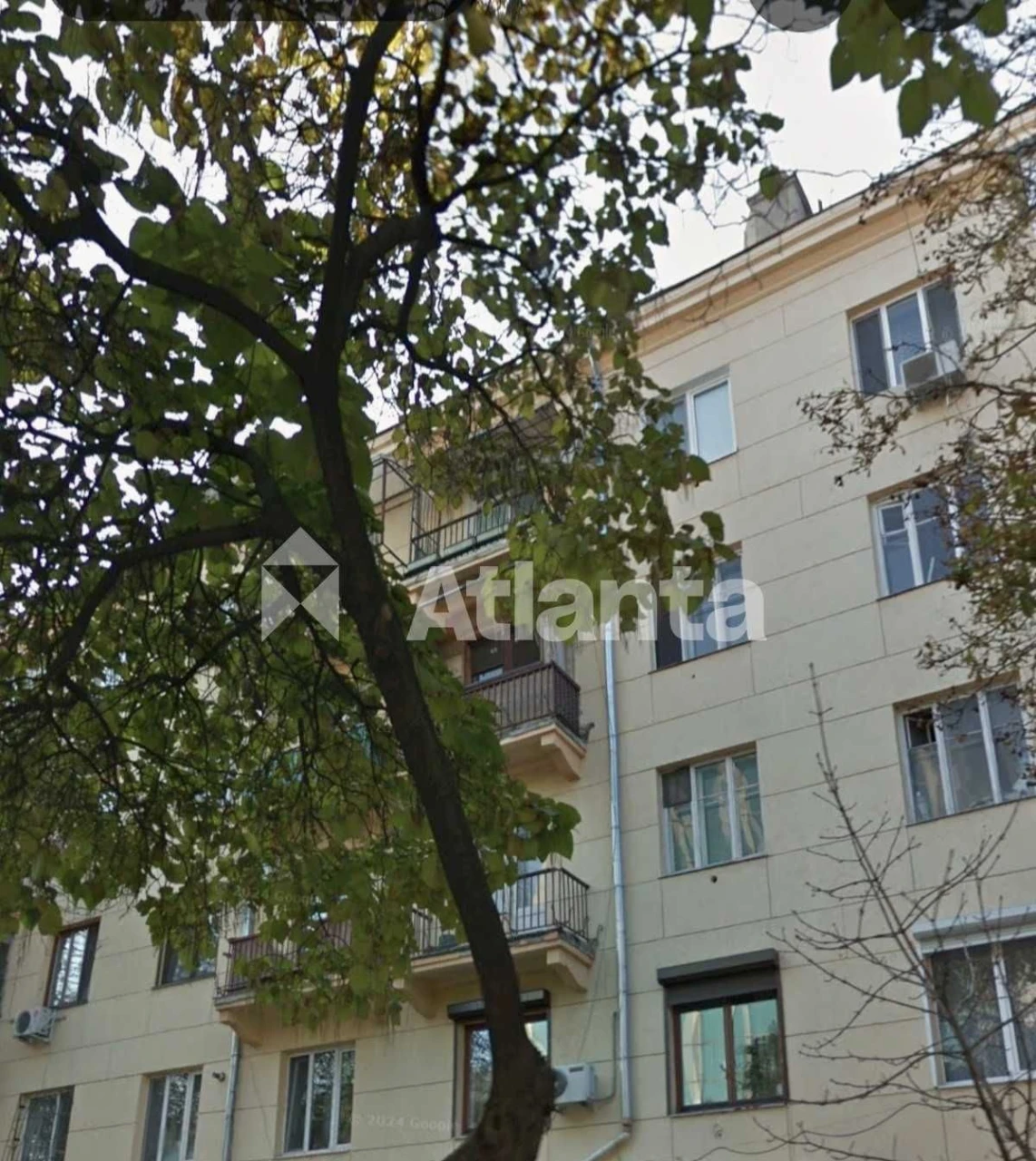 Простора 3-кімнатна квартира в сталінці на вулиці Єкатеринен