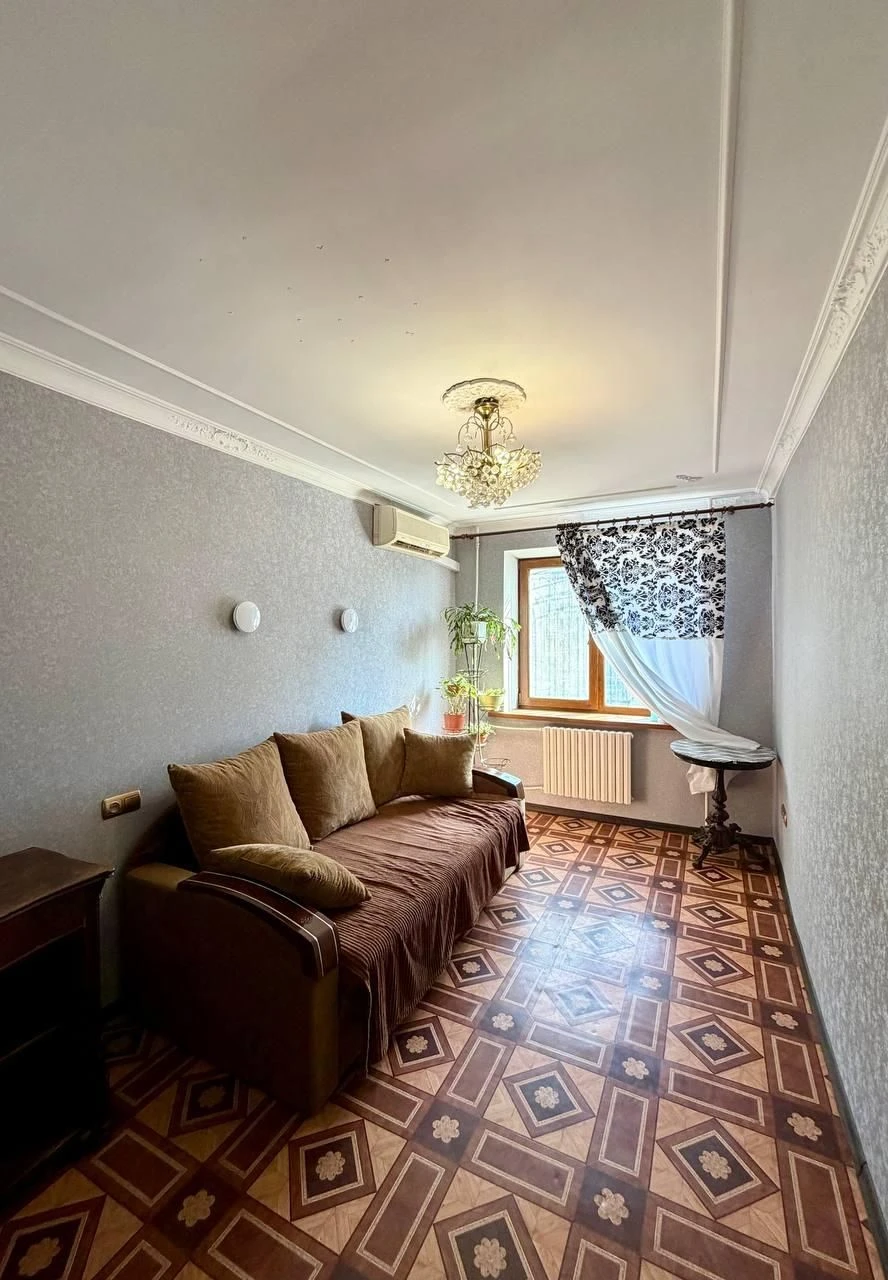 Продається 2кім квартира вул. Сім'ї Глодан (Ільфа і Петрова)