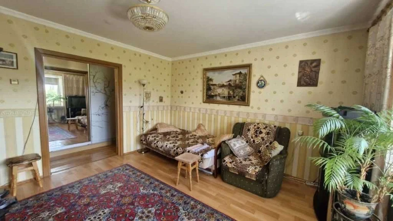 Продам 3-комнатную квартиру, кирпичный дом, ремонт, Добровол