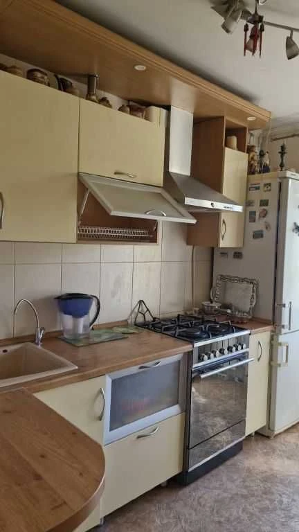 Продам 3-комнатную квартиру, кирпичный дом, ремонт, Добровол