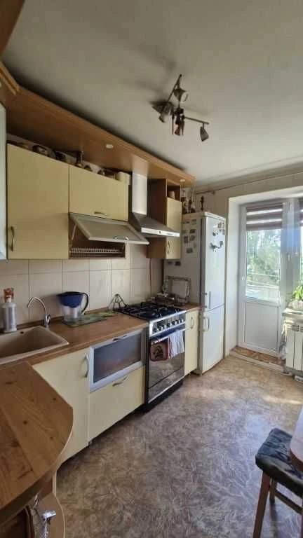 Продам 3-комнатную квартиру, кирпичный дом, ремонт, Добровол