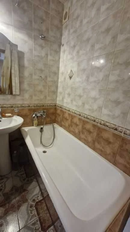 Продам 3-комнатную квартиру, кирпичный дом, ремонт, Добровол