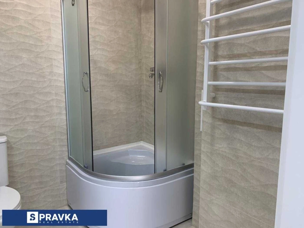 Сучасна 2-кімнатна квартира в зданому будинку з якісним ремо