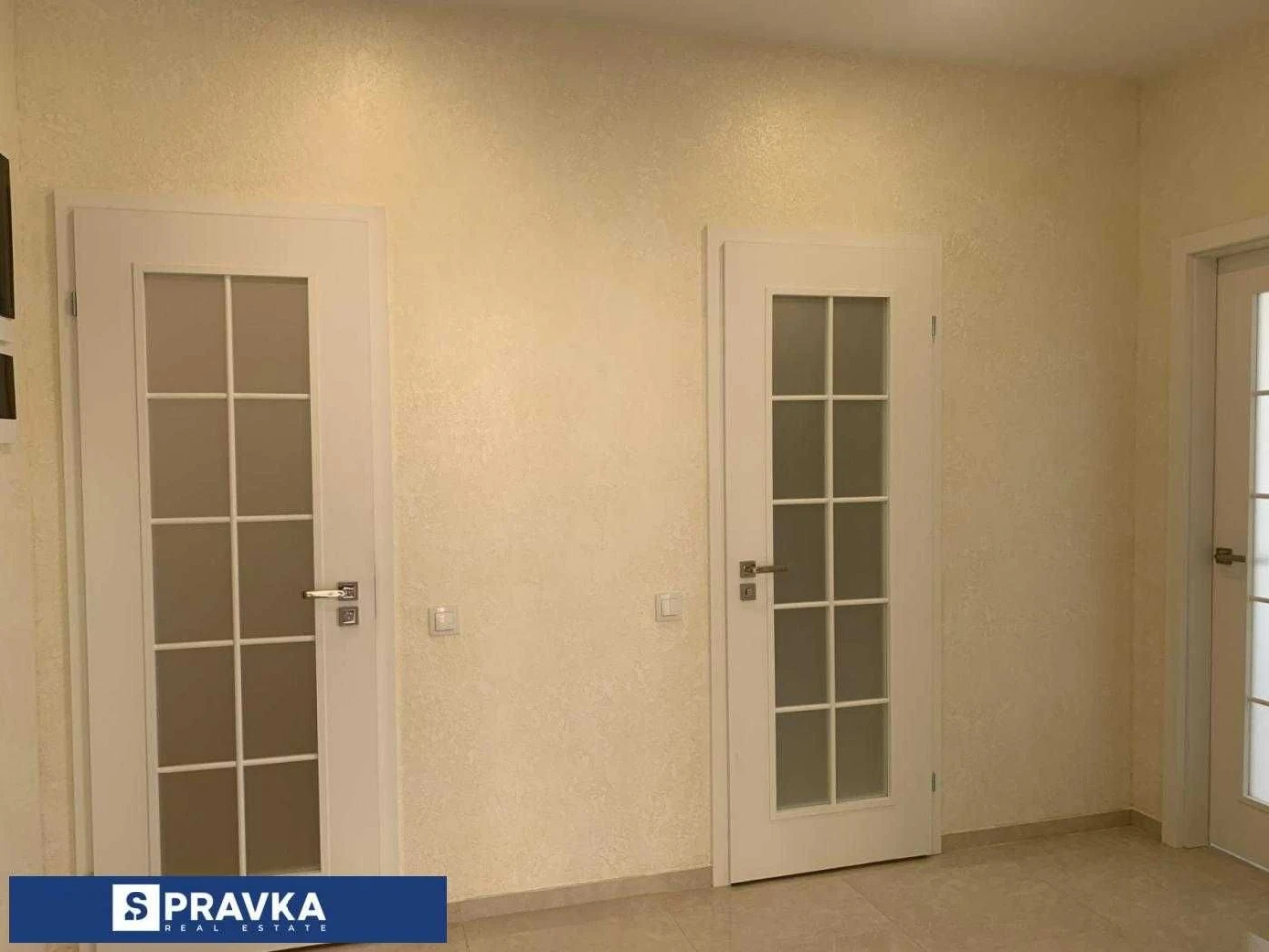 Сучасна 2-кімнатна квартира в зданому будинку з якісним ремо