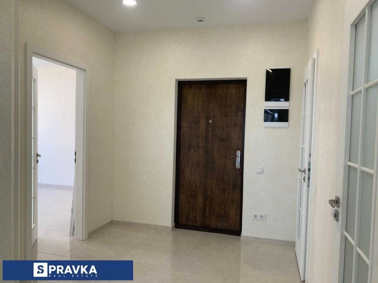 Сучасна 2-кімнатна квартира в зданому будинку з якісним ремо