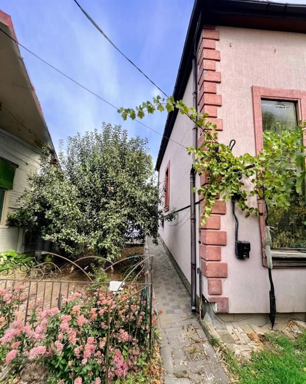 у продажу 2-поверховий Будинок, 133 м²