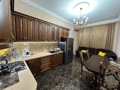 French Boulevard! 3k in an elite house