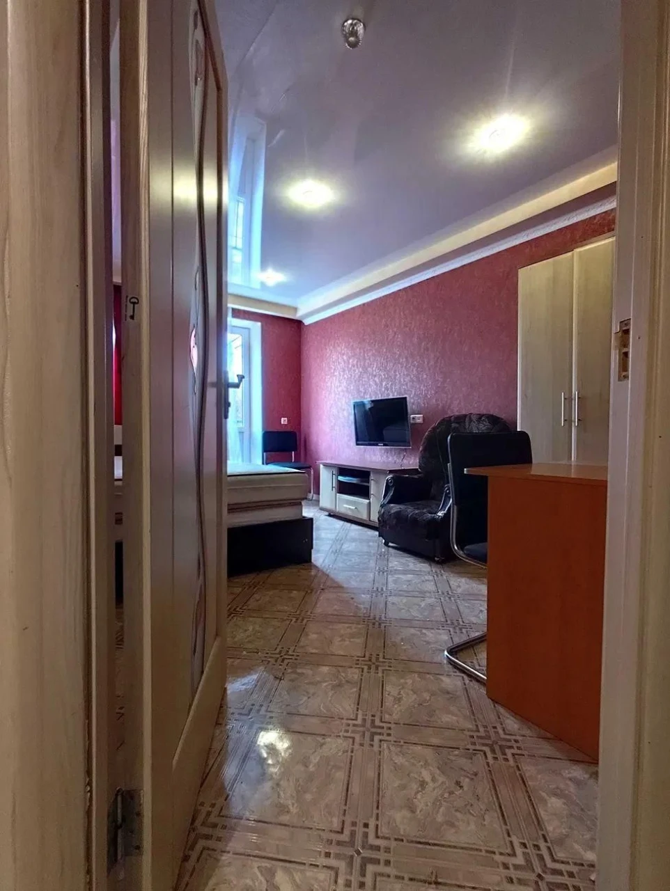 Продам. 2к. квартиру, ул. Кирпичева, 5, центр.