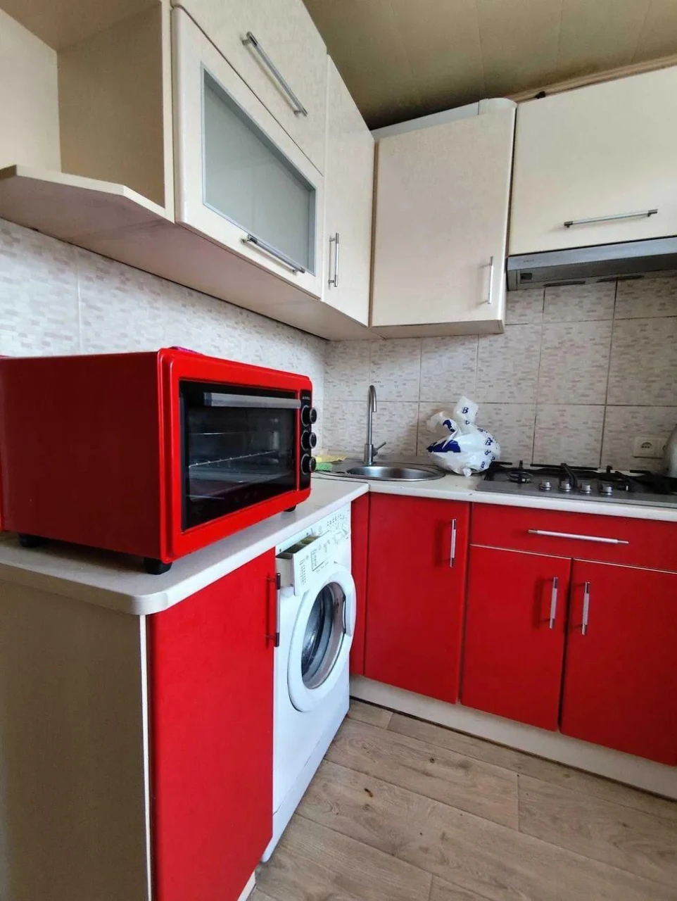 Продам. 2к. квартиру, ул. Кирпичева, 5, центр.