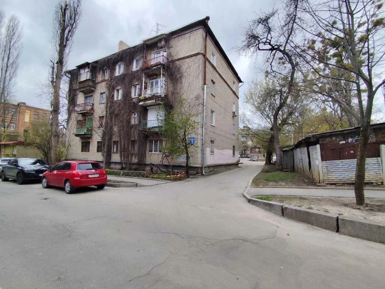 Продам. 2к. квартиру, ул. Кирпичева, 5, центр.