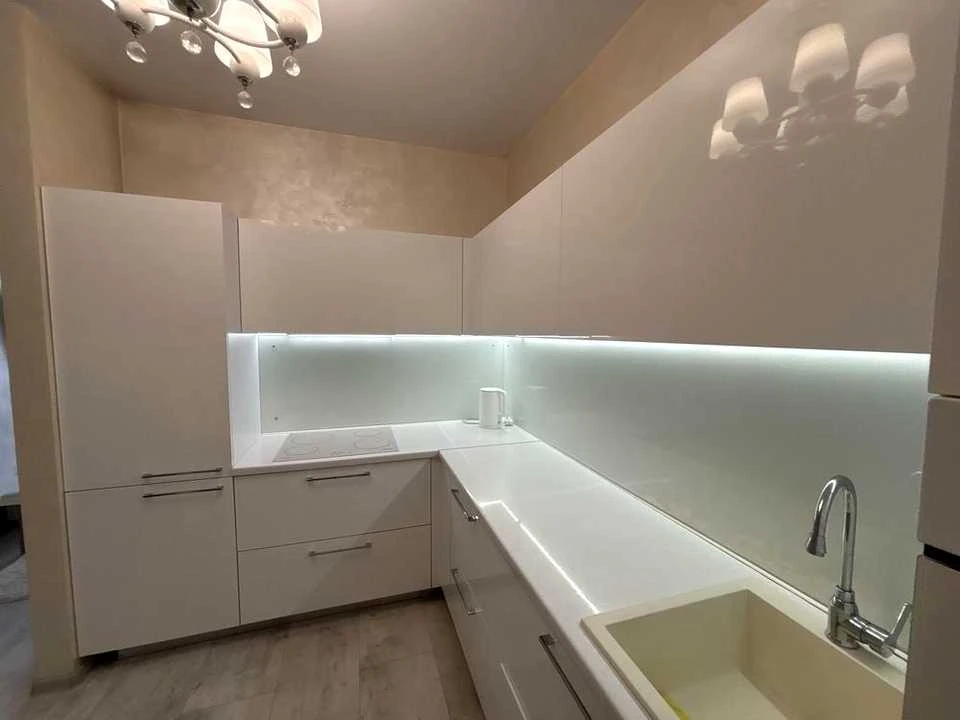 Квартира. Київ, Феодосійська вул.