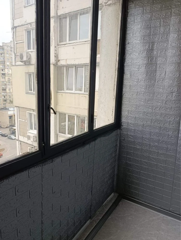 Здається 3 кімнатна метро Позняки