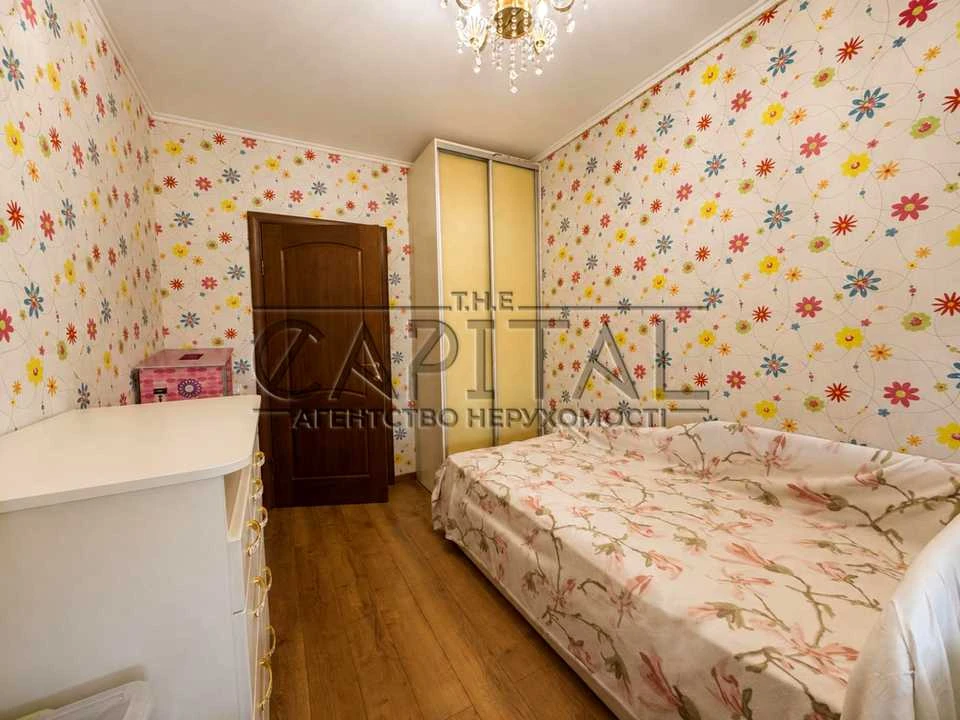 Квартира. Київ, Драгоманова вул.