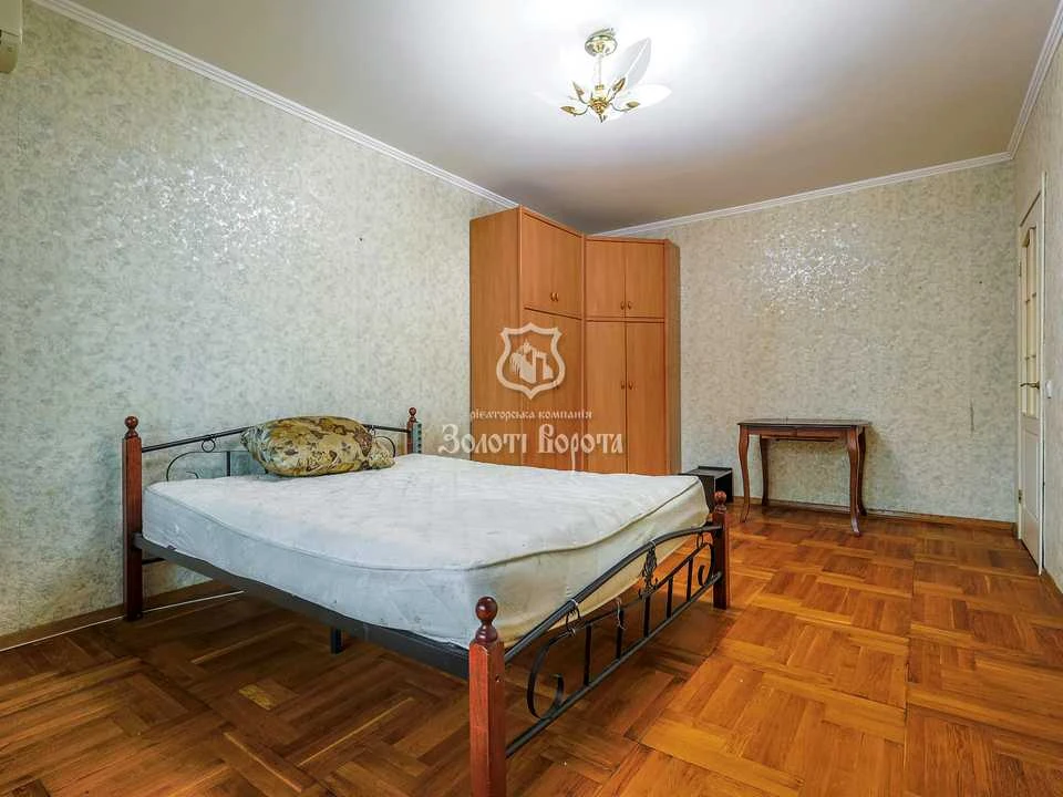 Квартира. Київ, Анни Ахматової вул.