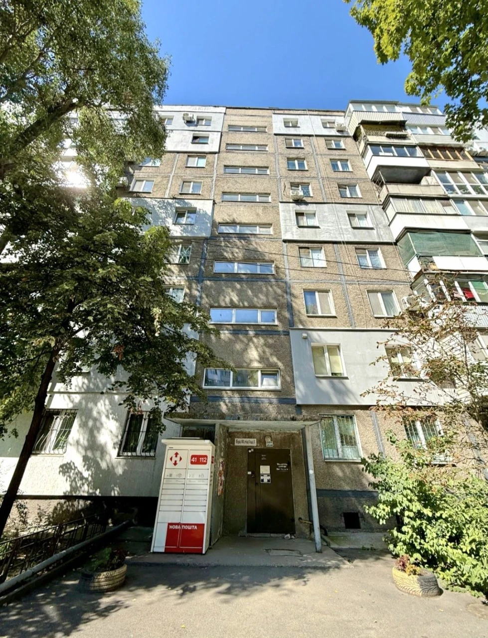 Продам отличную 2-х ком.кв. на 3-м этаже в газовом доме, ЖМ