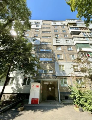 Продам отличную 2-х ком.кв. на 3-м этаже в газовом доме, ЖМ