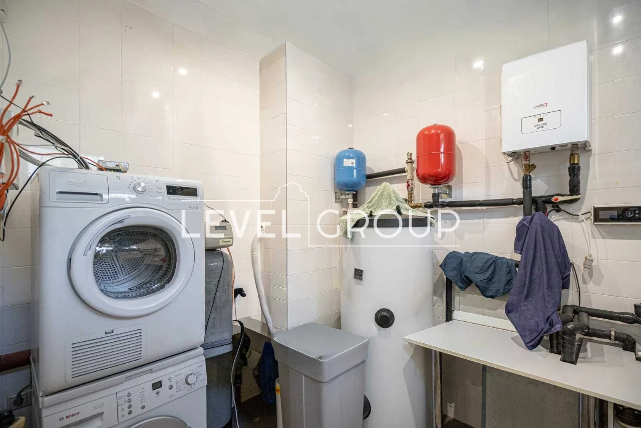 Продаж просторого будинку з ремонтом (189м2) в Києві, Святош