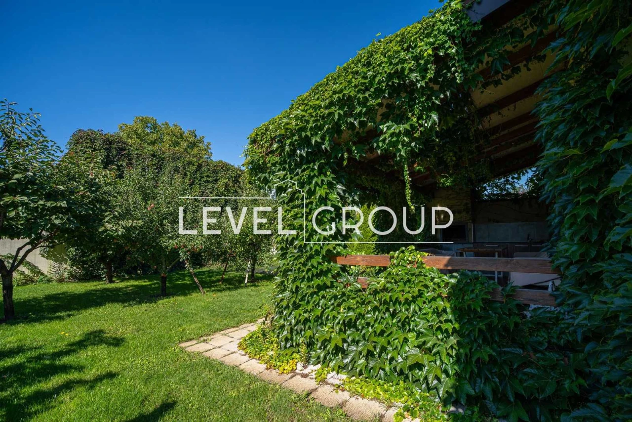 Продаж просторого будинку з ремонтом (189м2) в Києві, Святош