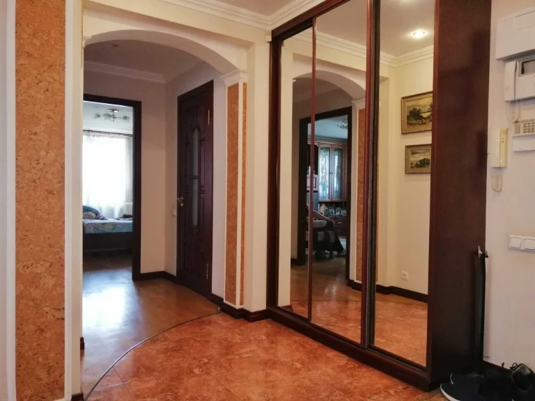 Продам квартиру 80м вул.Пожарського ст.м. Дарниця 15хв пішки