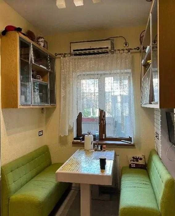 В продажу 2 квартиру  укомплектована та зі своїм будинком 27