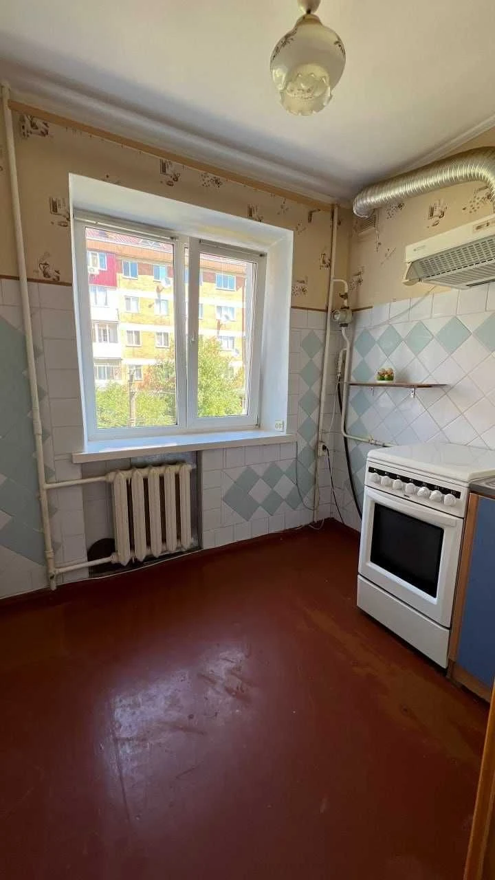 46879 Продаж 2к , Виставка , цегла , середній поверх , без к