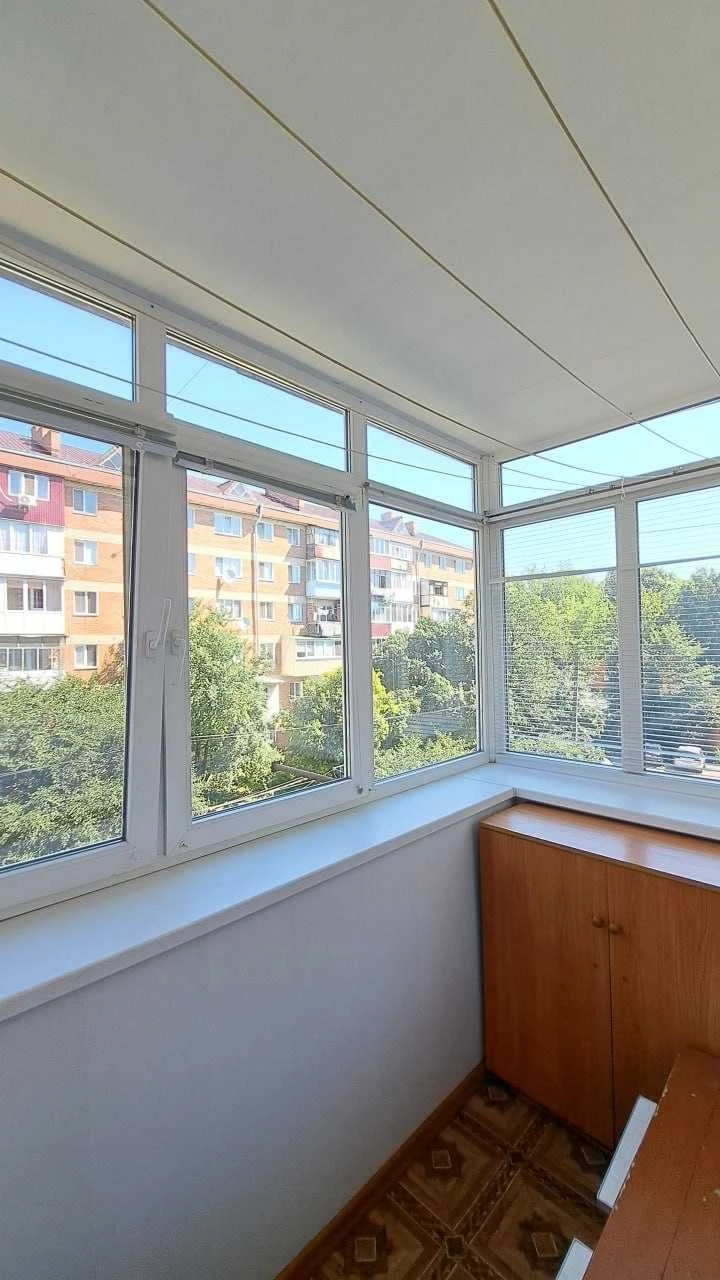 46879 Продаж 2к , Виставка , цегла , середній поверх , без к