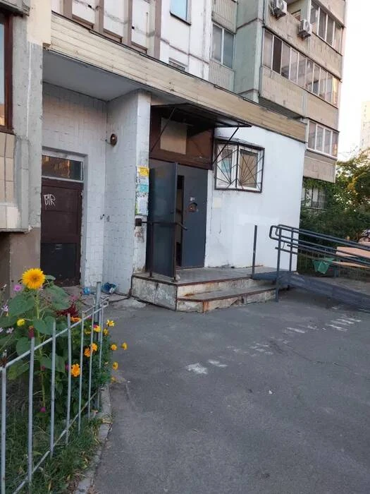 4-комн. кв-ра. 100м. Милославская 37