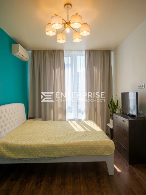 Продаж 1к квартира з гарним ремонтом, ЖК Лебединий. метро Ха