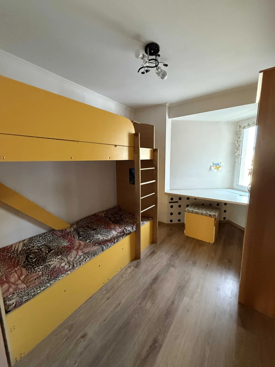 4 кімн квартира у цеглянному будинку по вул Ядова 75м2-47000
