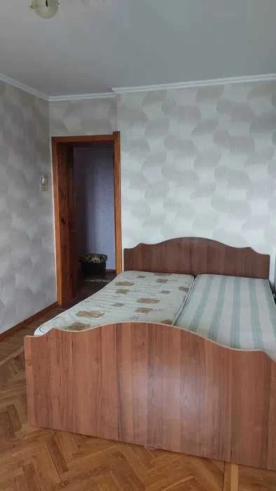 Продається комфортна  2-кімнатна квартира з видом на Дніпро!