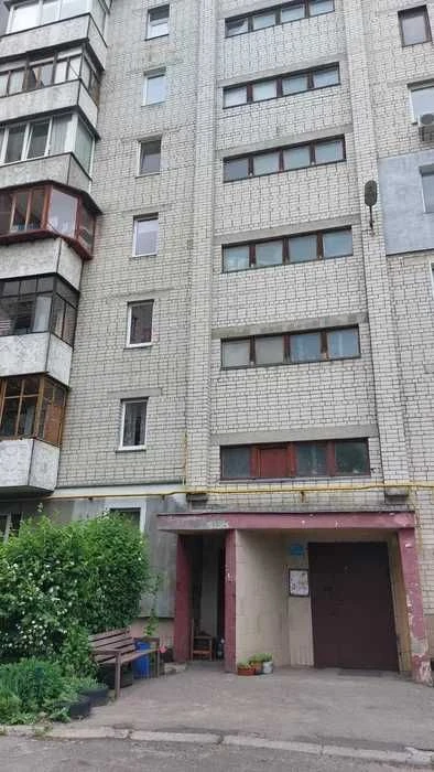 Продається комфортна  2-кімнатна квартира з видом на Дніпро!