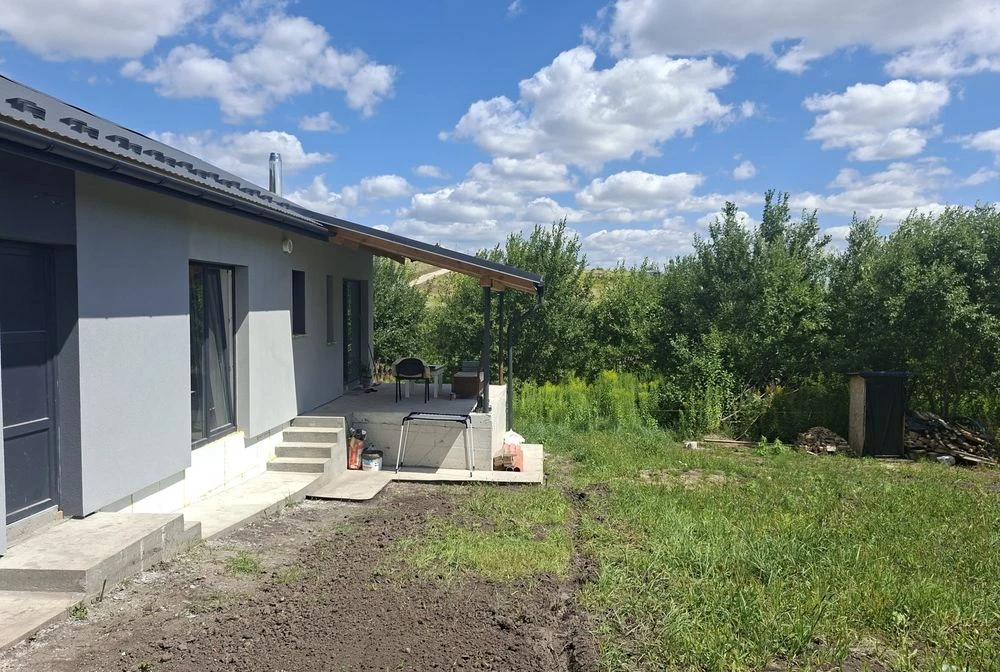 Подаж одноповерхового будинку  поблизу Тернополя