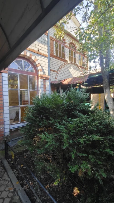 Продам затишний та просторий будинок у місті, для великої ро