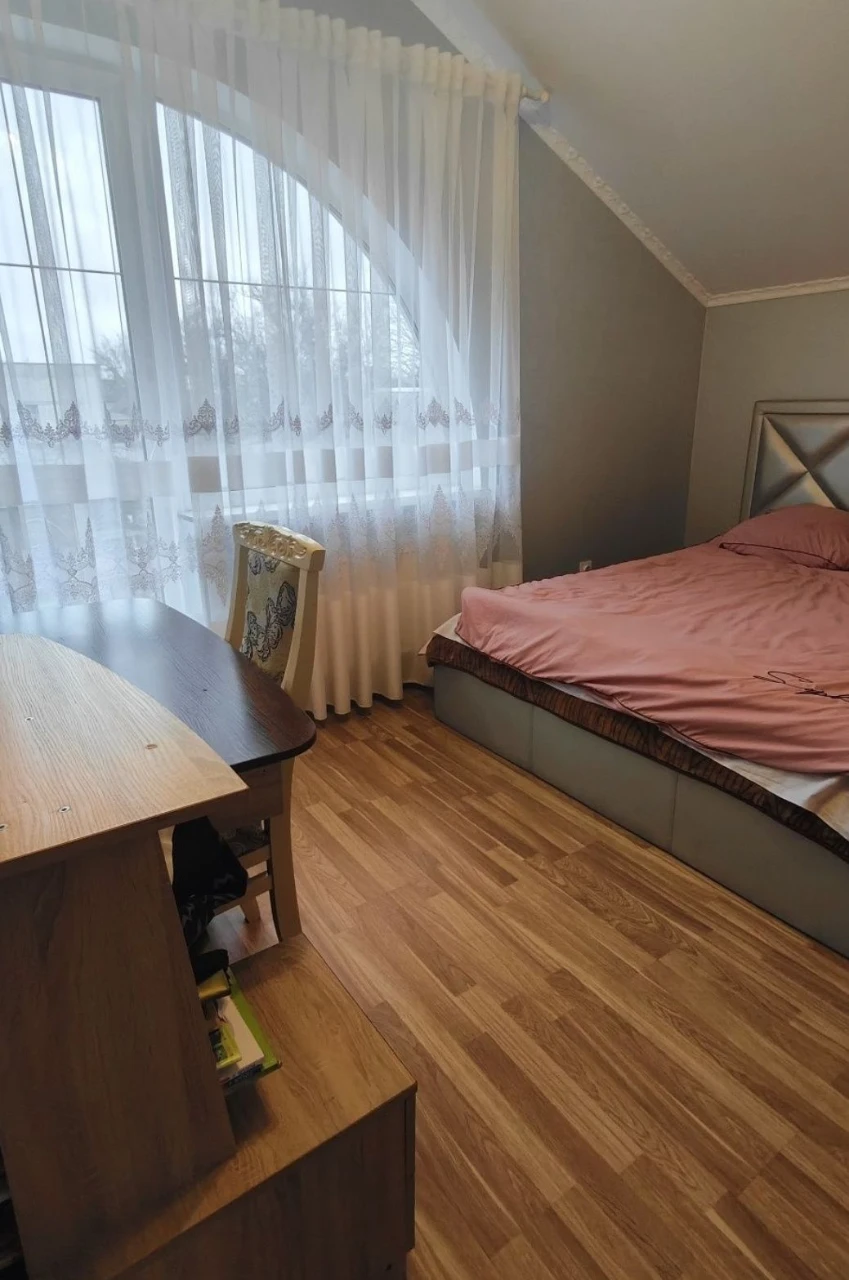 Двоповерховий будинок 124м2, 4 кімнати, ділянка 4 сот. Тихий