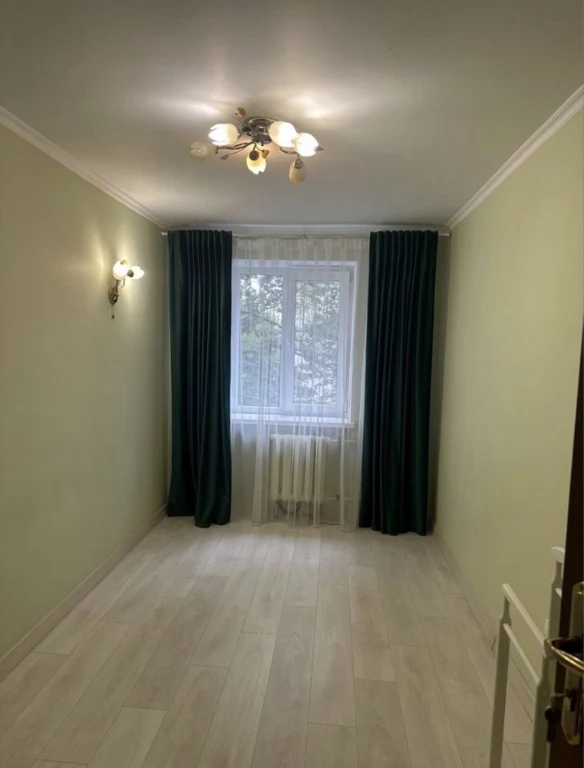 Продаж 3 кім к-ри, вул. Лазаренка, 90 тис долСША