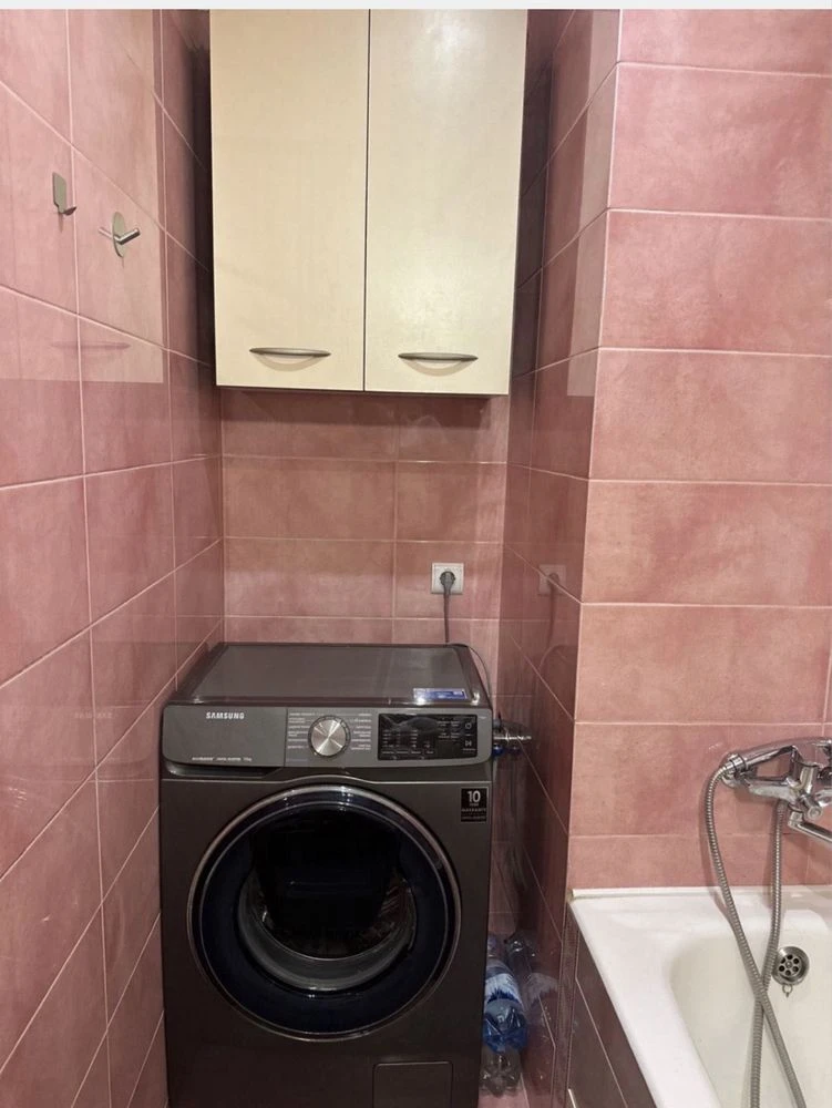 Продаж 3 кім к-ри, вул. Лазаренка, 90 тис долСША