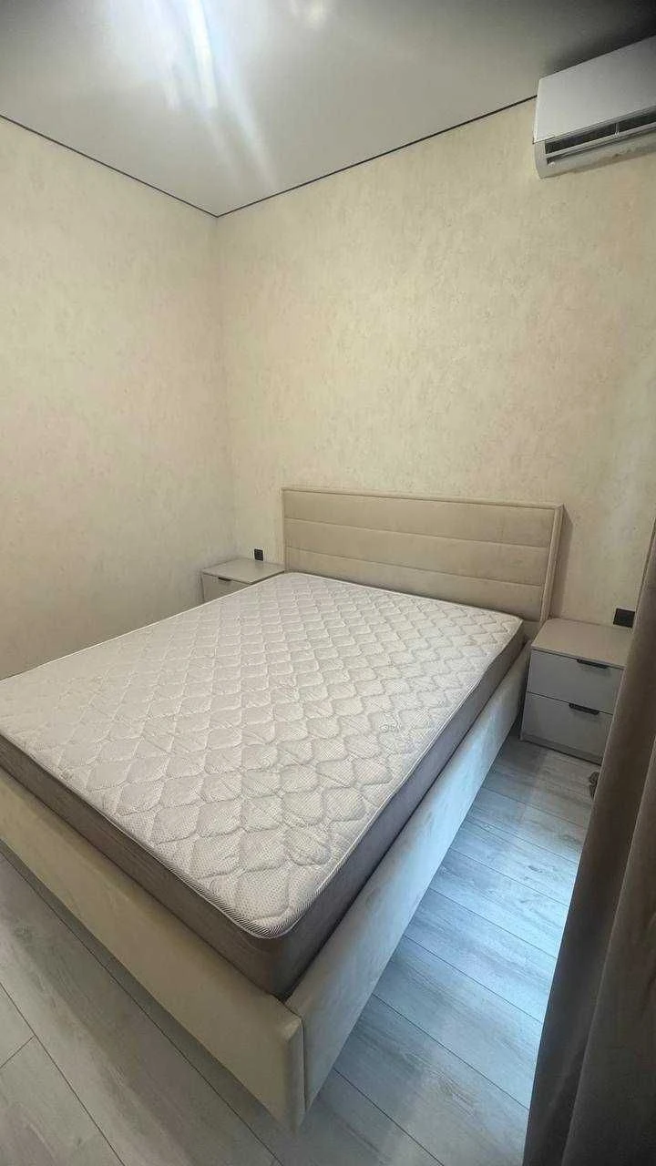 Продам 1-кімнатну квартиру з ремонтом в ЖК "Золоті стовпи" н