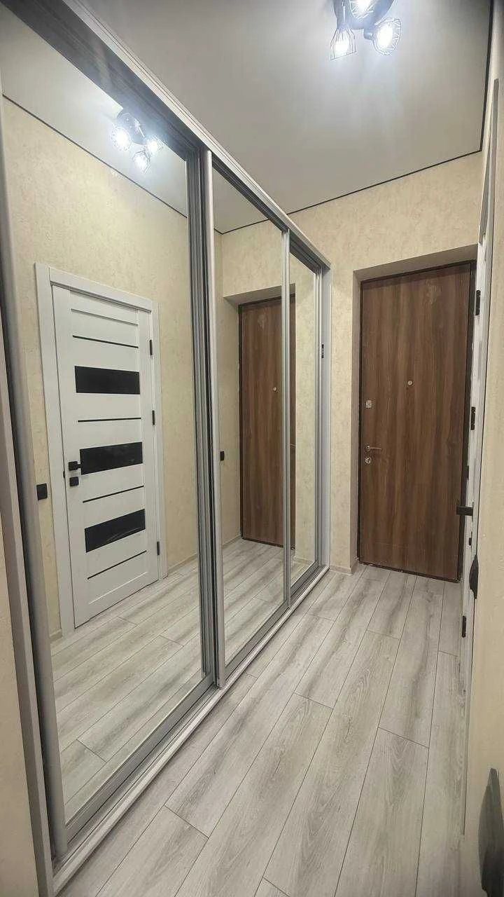 Продам 1-кімнатну квартиру з ремонтом в ЖК "Золоті стовпи" н