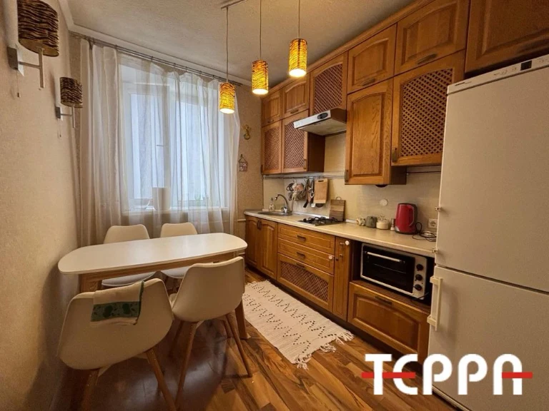 Продаж 2-кімнатної повнометражної квартири, Правий Берег