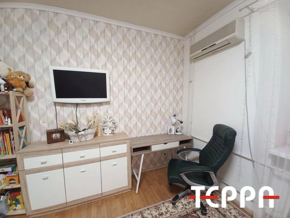 Продаж 2-кімнатної повнометражної квартири, Правий Берег