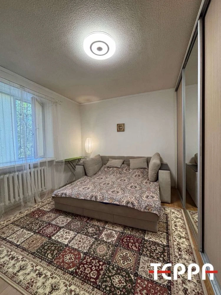 Продаж 2-кімнатної повнометражної квартири, Правий Берег